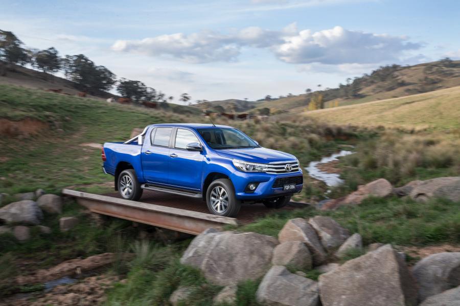  Toyota Hilux SR5 Double Cab 4x4 2015 года  (AU) (фото 8 из 18)